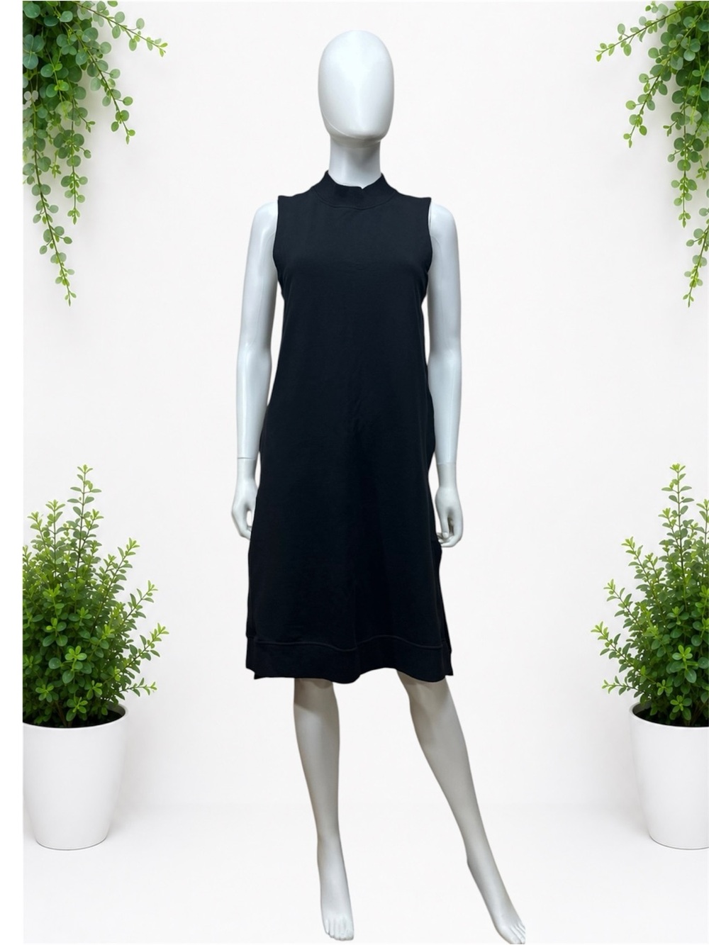 Lululemon Sleeveless French Terry Dress in Black ~ Size 4 ~ Item #X7